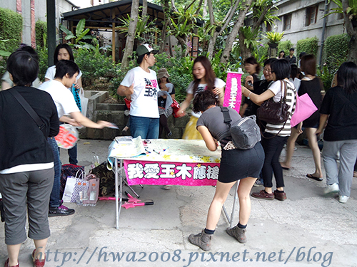 20110702,簽名攤位,Fayfay和Mulan 20110702,簽名攤位,Fayfay和Mulan