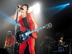 20110702,演唱會第一套服裝:紅色主題! 20110702,演唱會第一套服裝:紅色主題!