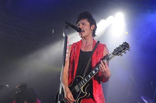 20110702,演唱會第一套服裝:紅色主題!(可當桌布) 20110702,演唱會第一套服裝:紅色主題!(可當桌布)