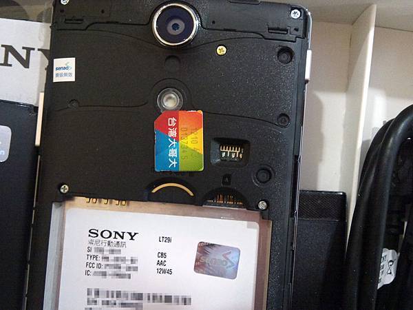 20121215 SONY Xperia TX LT29i 插卡處 20121215 SONY Xperia TX LT29i 插卡處