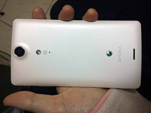 20121215 SONY Xperia TX LT29i 機體背面 20121215 SONY Xperia TX LT29i 機體背面
