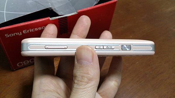 20090827 SONY Ericsson C901 粉 手機側面 20090827 SONY Ericsson C901 粉 手機側面