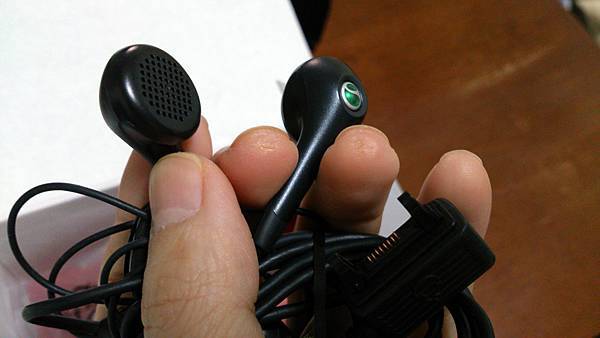 20090827 SONY Ericsson C901 粉 耳機 20090827 SONY Ericsson C901 粉 耳機