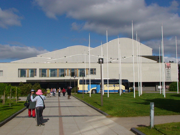 有鋼琴造型的音樂廳