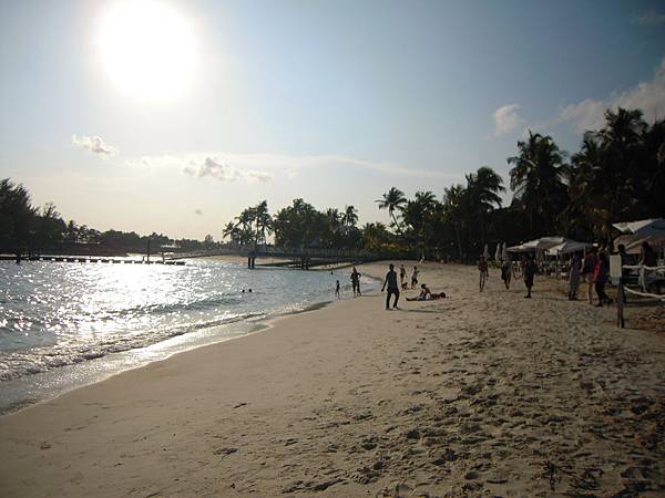 衝下來之後有一片沙灘 衝下來之後有一片沙灘