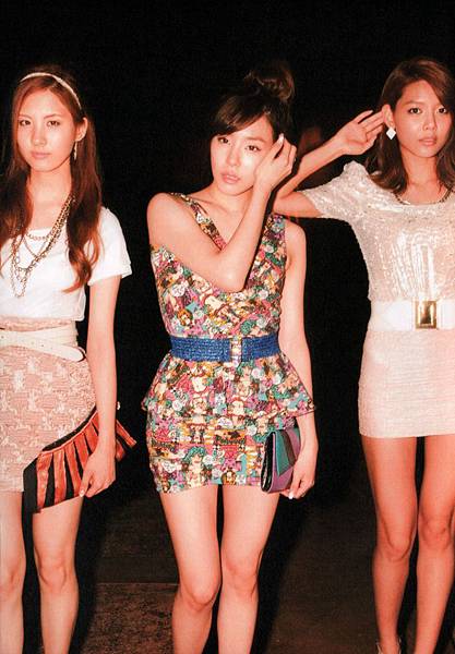 seohyun_tiffany_sooyoung_night_out_snsd_holiday_photobook-6882