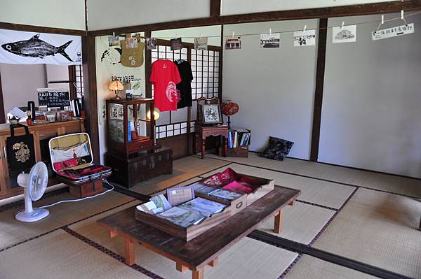 文風旅遊小棧,維持和式樣貌,榻榻米地板搭配懷舊家俱陳設,古色古香。 文風旅遊小棧,維持和式樣貌,榻榻米地板搭配懷舊家俱陳設,古色古香。