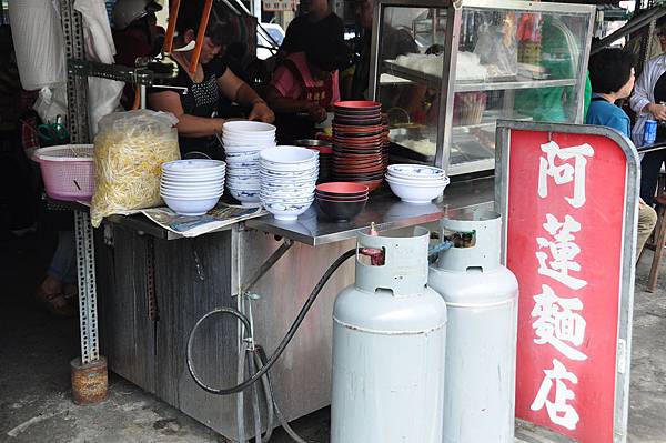傳統早場裡的阿蓮麵店,好味道還附贈在地喧鬧感 傳統早場裡的阿蓮麵店,好味道還附贈在地喧鬧感