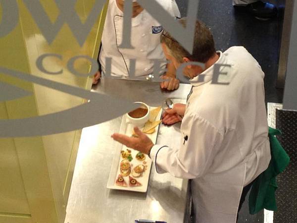 422703_425780360812081_21644231_n