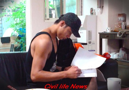 張睿家辛苦錄音中