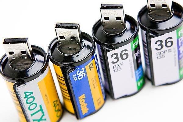 USB-Film-Roll-2-900x600px.jpg USB-Film-Roll-2-900x600px.jpg
