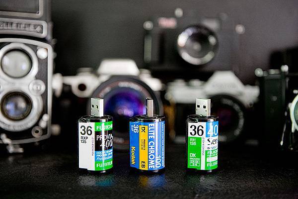 USB-Film-Roll-4-900x600px.jpg USB-Film-Roll-4-900x600px.jpg