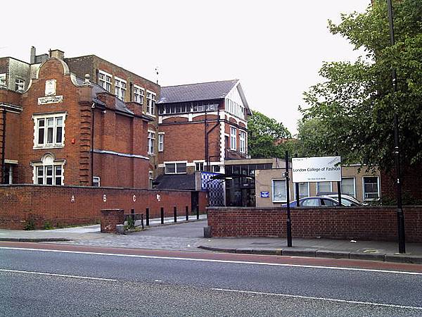 640px-London_College_of_Fashion,_Mare_Street,_1.jpg