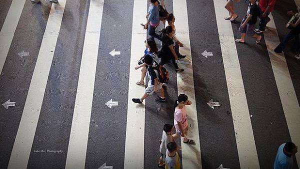 你們不是草莓族，是被層層剝削的洋蔥族！年輕人，怎麼還不生氣？