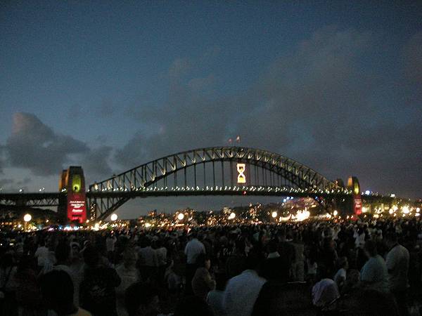 夜間的雪梨大橋.jpg