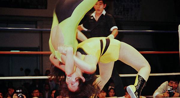 日本美女摔跤
