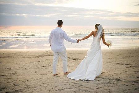 wedding-beach-couple wedding-beach-couple