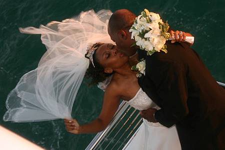 wedding_kiss wedding_kiss