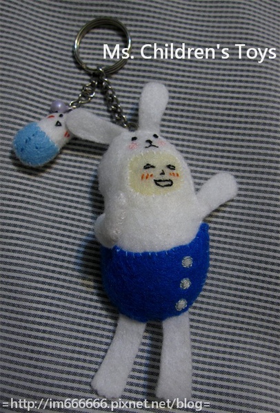 藍衣膠囊兔(鑰匙圈)