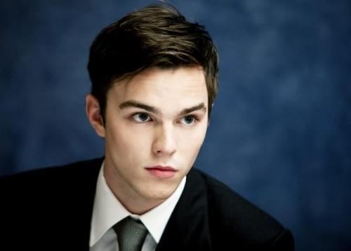 ec-nicholas-hoult-9