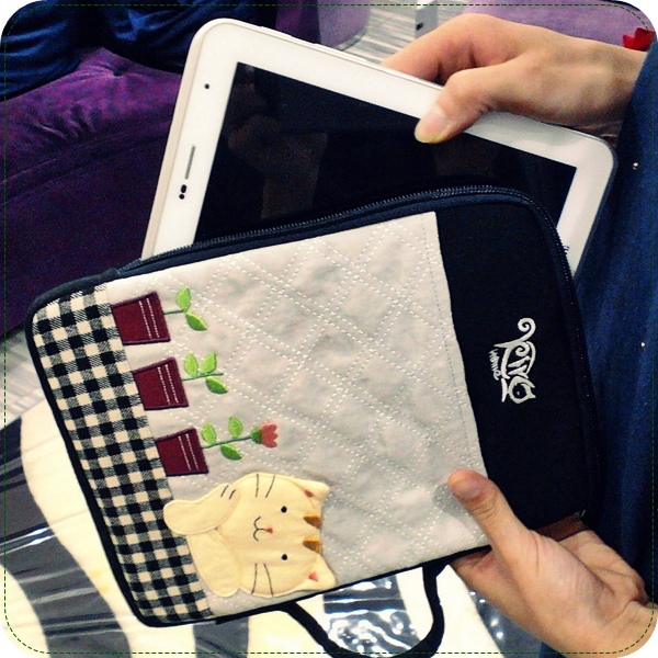 [不看會後悔]超可愛包包專賣店:情侶手機座+ipad平板電腦包+手機吊飾/耳機塞全都好可愛的日本包包品牌kiro貓!