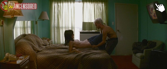 奧莉薇亞王爾德過去在電影'布魯斯威利之終極黑幫'中有大膽的露點床戲演出olivia wilde nude sex sense in Alpha Dog