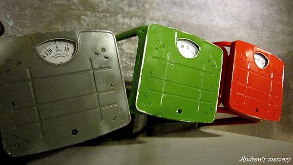 候位區特別秤重板凳