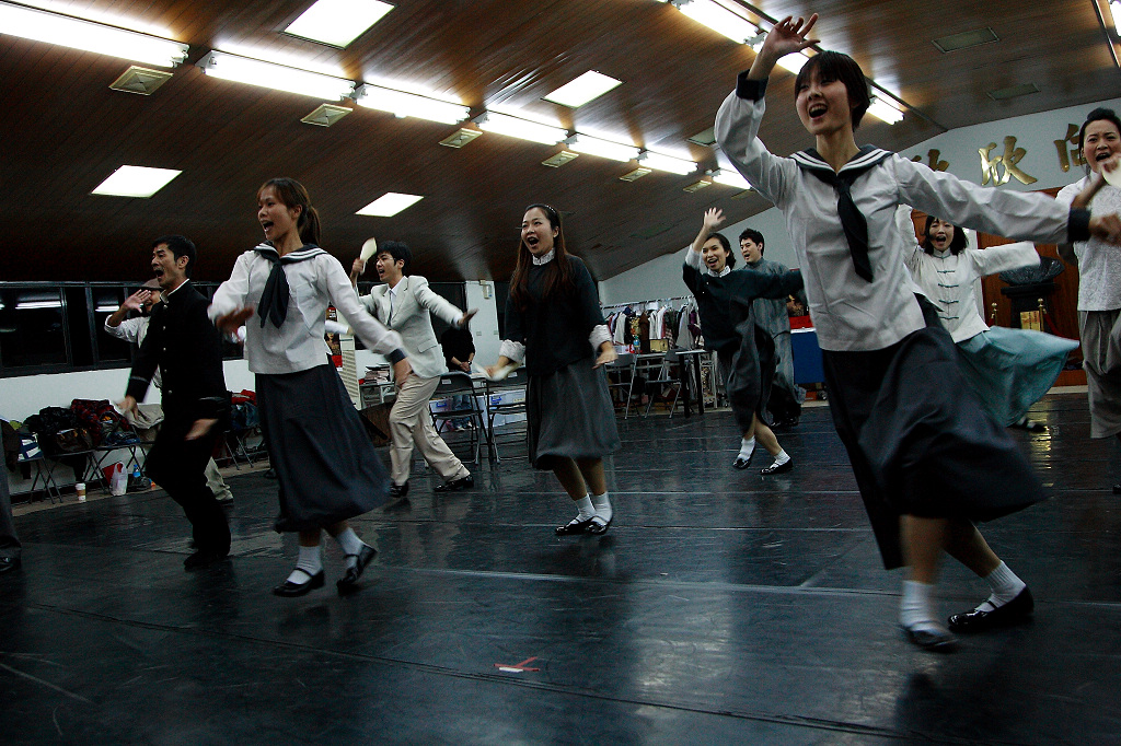 眾演員賣力整排_1.jpg 眾演員賣力整排_1.jpg