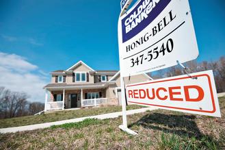 美國3月新屋銷售表現優於市場預期，20個主要都市的2月房價跌幅也縮小，顯示美國房地產市場持續邁向復甦。