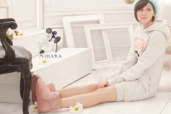 MIHARA 巴黎‧女伶【SS75811】韓國 甜美粉系後綁帶毛毛短筒低筒雪靴 (現貨24.5號) 1.jpg MIHARA 巴黎‧女伶【SS75811】韓國 甜美粉系後綁帶毛毛短筒低筒雪靴 (現貨24.5號) 1.jpg