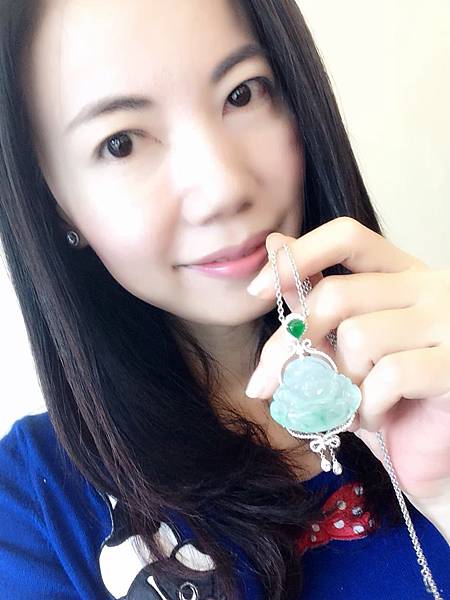 圖1 我和我的彌勒佛玉雕件 圖1 我和我的彌勒佛玉雕件