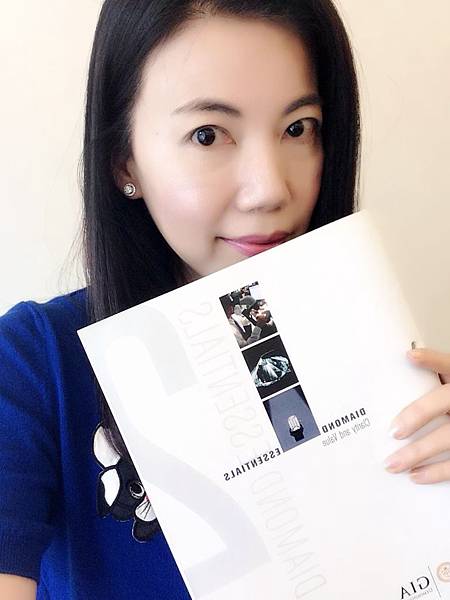 圖1 我和我的GIA教科書 圖1 我和我的GIA教科書