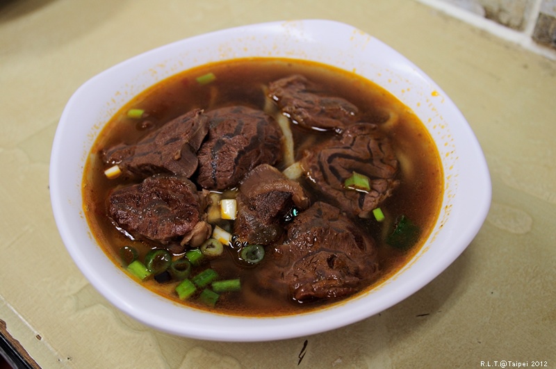 台北-老鄒刀切麵-信維市場-麻醬肉絲麵+大滷麵+牛肉麵+豬腳 (4)