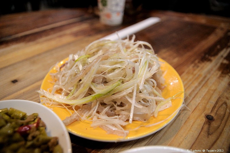 台北-采岳軒重慶抄手麵食-大安站-東門站-蔥白耳絲-川北涼皮-辣椒小皮-炸響鈴-川味擔擔麵-魚香紹子麵-白油紅油抄手 (8)