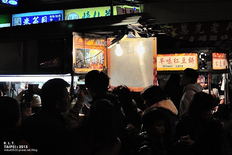 台北-寧夏夜市-圓環邊蚵仔煎+蚵仔湯+米糕+赤肉蒸餃+赤肉蛋包飯+赤肉咖哩+燒麻糬 (24)