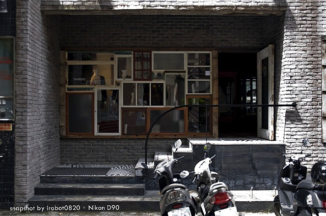 台北忠孝東。潮流麵店 TAIPEIUC x UNDERCOVER_1.jpg