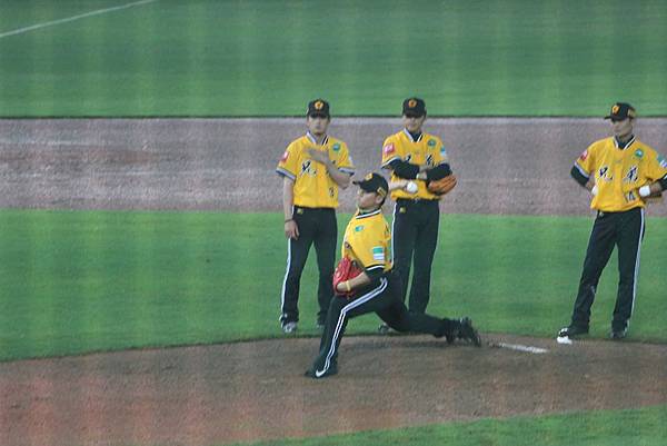 投手 陳鴻文 #99 投手 陳鴻文 #99