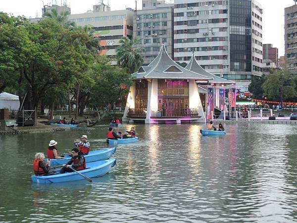 ❤♡兄弟倆賞2015年台灣燈會~台中公園&參加里辦公室元宵節活動