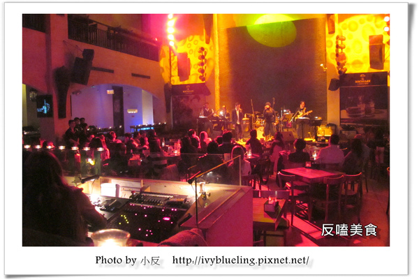反嗑美食【台中】Amanking pub..台中知名夜店..挑高空間..現場Live band..Oh YA!! @ :: 痞客邦 ::