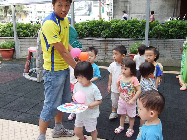 體能-推球夾球運球 (10).JPG