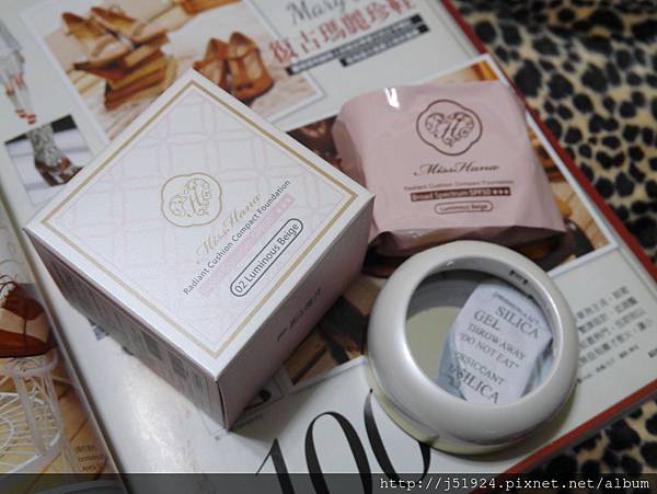 【彩妝】 懶人化妝補充篇//不油膩的氣墊粉餅補妝好方便!