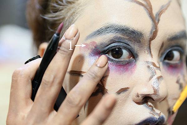 1.MAKE UP FOR EVER-HD無瑕粉底液/30ML(色號:170) 2.MAKE UP FOR EVER-HD無瑕粉底液/30ML(色號:185) 3.路薇兒LUVIEW-智慧變色魔幻光采BB霜/30G 4.安娜蘇ANNA SUI-魔影幻鏡雙色眼彩(色號:01) 5.MAKE UP FOR EVER藝術大師眼影系列/2.5G 6.MAKE UP FOR EVER藝術大師眼影系列/2.5G 7.