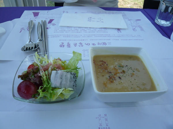 沙拉和洋蔥玉米湯 沙拉和洋蔥玉米湯