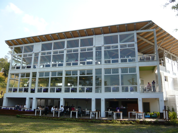 整棟建築都是玻璃屋喔 整棟建築都是玻璃屋喔