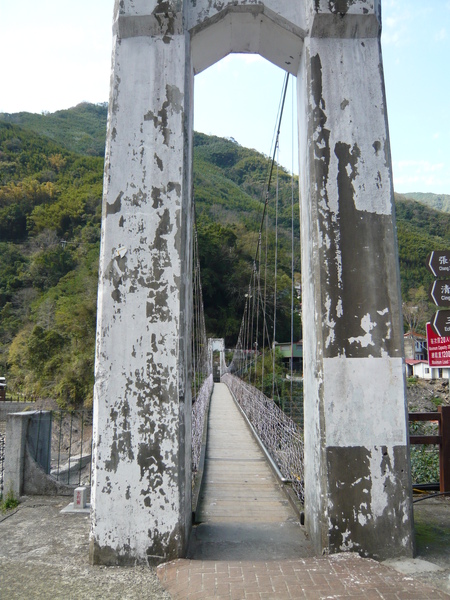 從斑駁的痕跡看來,應該時間很久了 從斑駁的痕跡看來,應該時間很久了