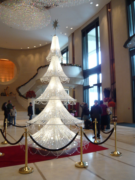 飯店的水晶聖誕樹,好像隔天就沒了,真幸運 飯店的水晶聖誕樹,好像隔天就沒了,真幸運