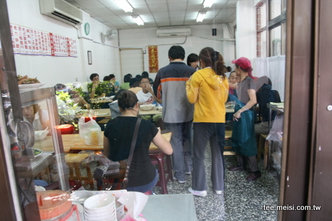 老向的店-店內熱鬧場景