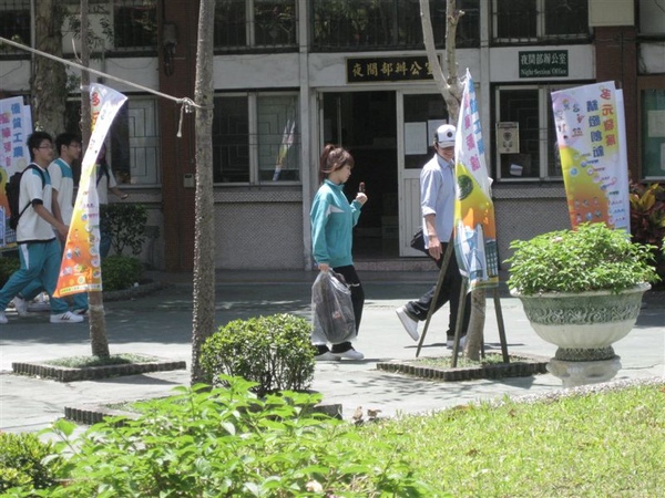 狗仔隊的作風，偷拍= =