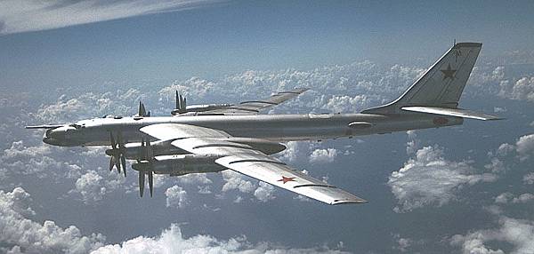 蘇聯偵察機 TU-95_001(圖／取自航空圖網站)