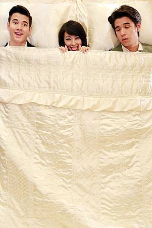 馬力歐、西野翔、New大膽拍床上3P照2